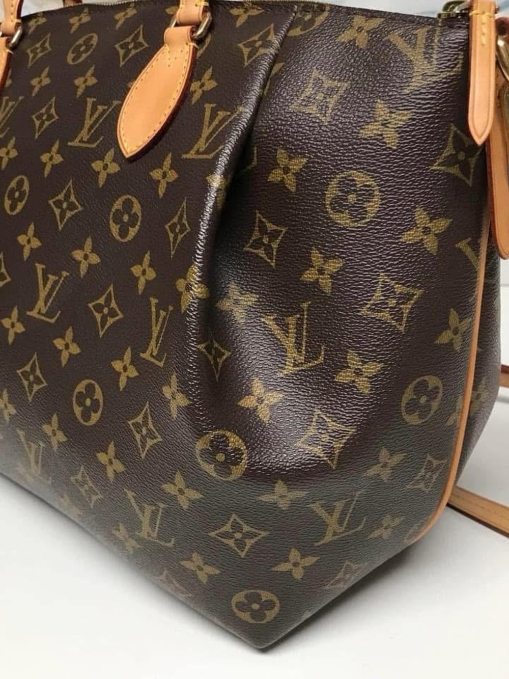 Louis Vuitton Monogram Canvas Turenne GM bag. - Picture 12 of 16